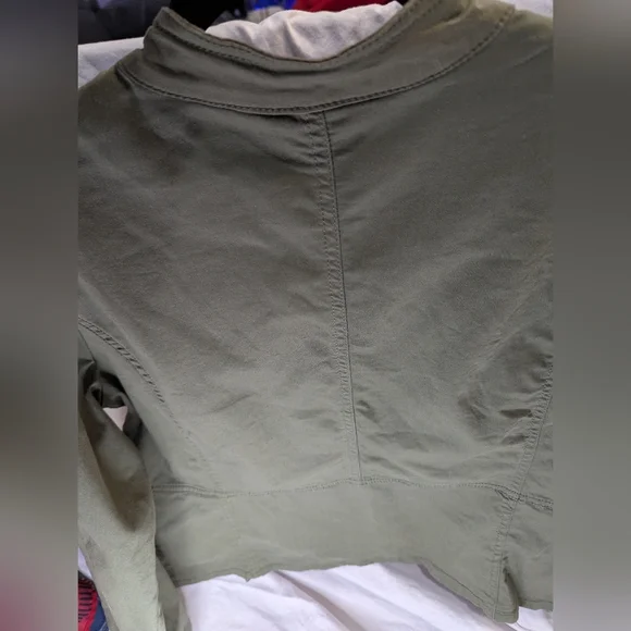 Baccini Army Green jacket, lightweight, size LARGE 4 front pockets. Button up - Picture 10 of 14